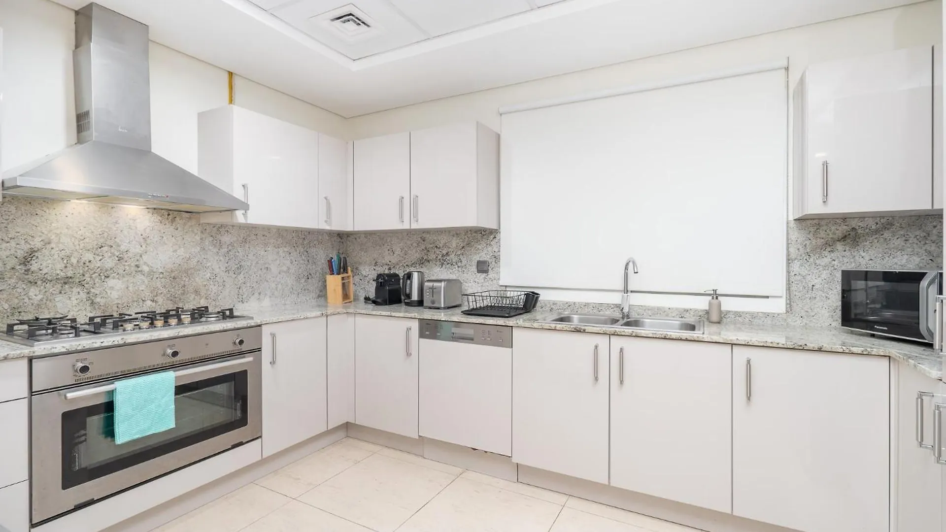 Prestigious 3-Bedroom Apartment With Easy Access In Downtown Dubái