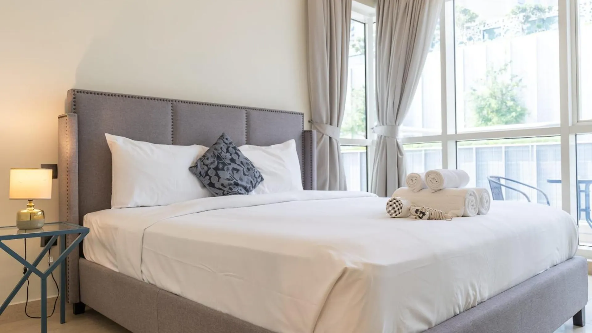 Prestigious 3-Bedroom Apartment With Easy Access In Downtown Dubái Emiratos Árabes Unidos