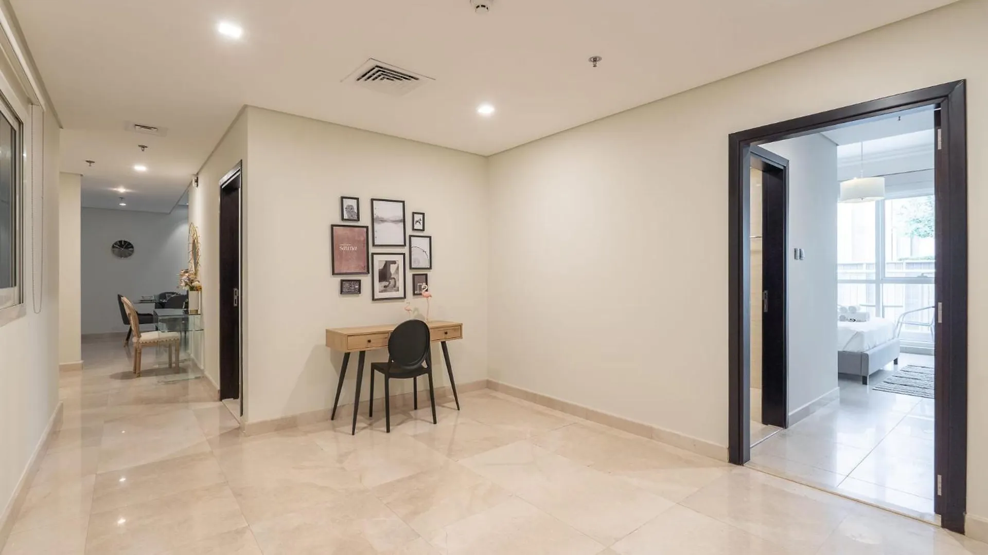 Prestigious 3-Bedroom Apartment With Easy Access In Downtown Dubái