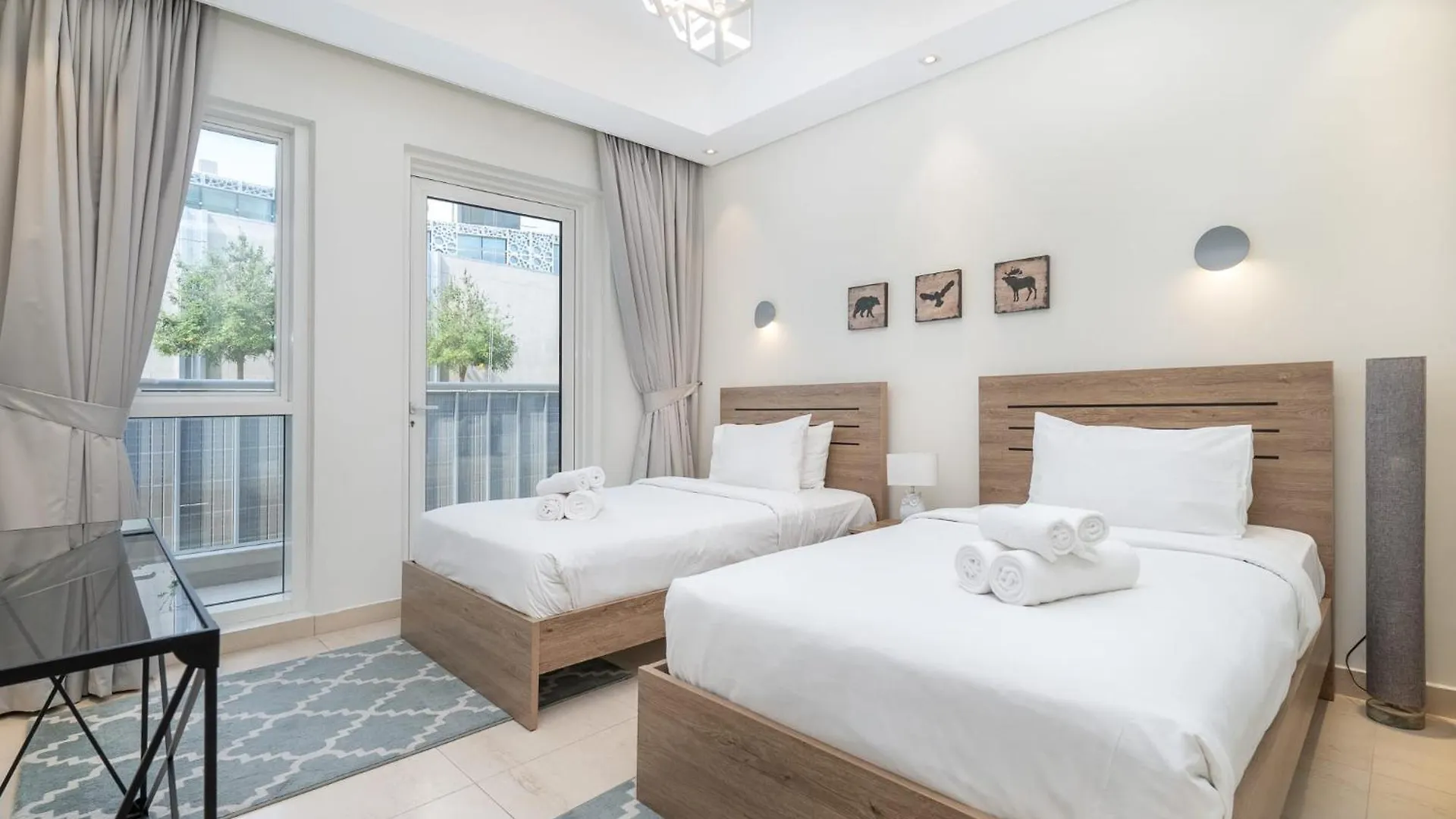 Prestigious 3-Bedroom Apartment With Easy Access In Downtown Dubai United Arab Emirates