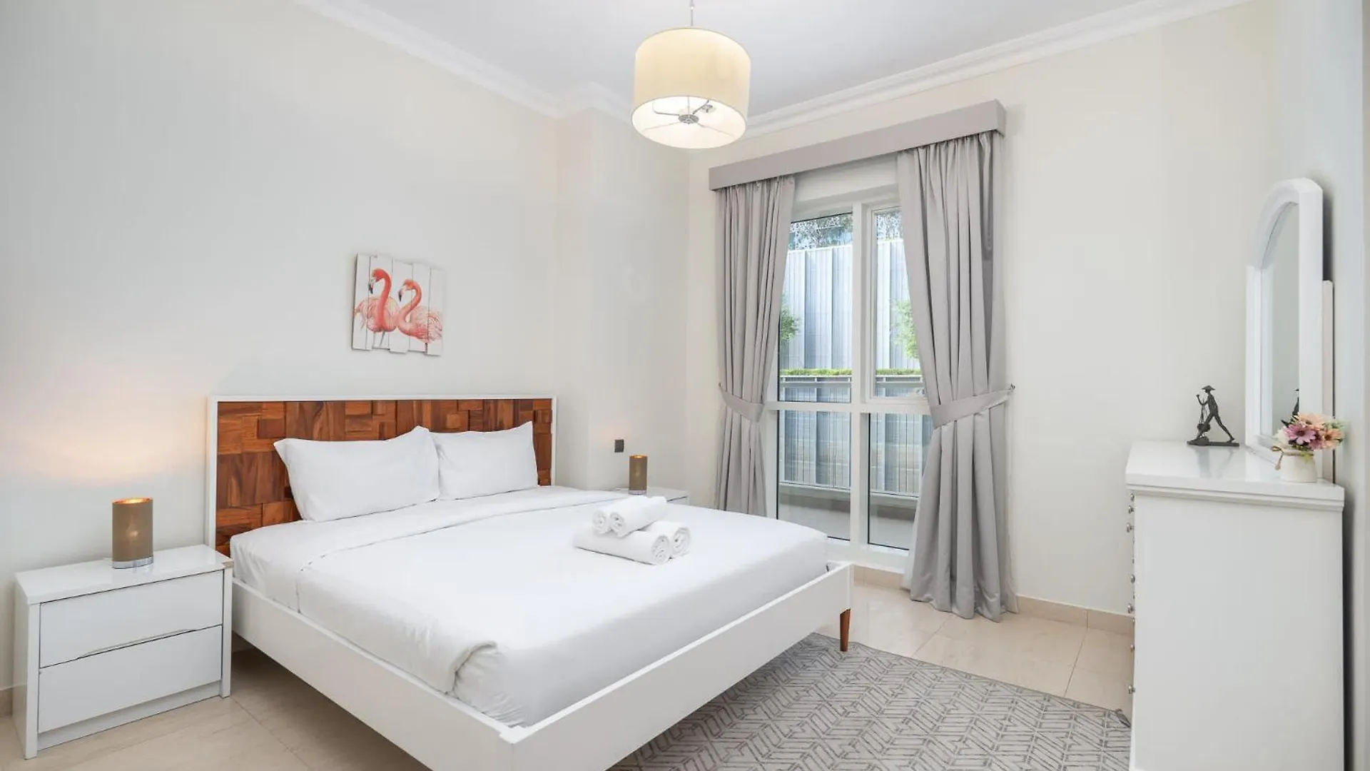 Prestigious 3-Bedroom Apartment With Easy Access In Downtown Dubai contacts