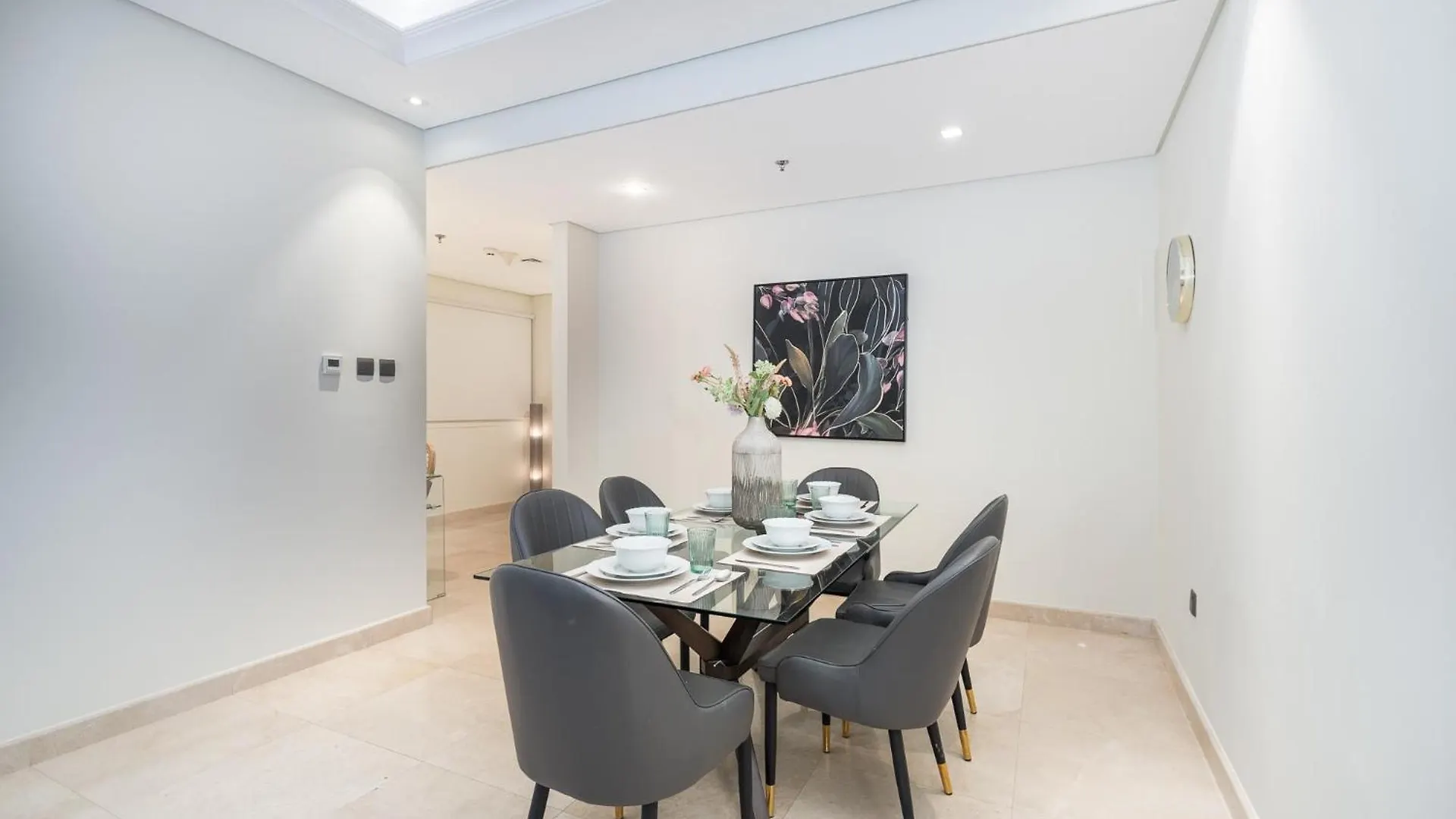 Prestigious 3-Bedroom Apartment With Easy Access In Downtown Dubai