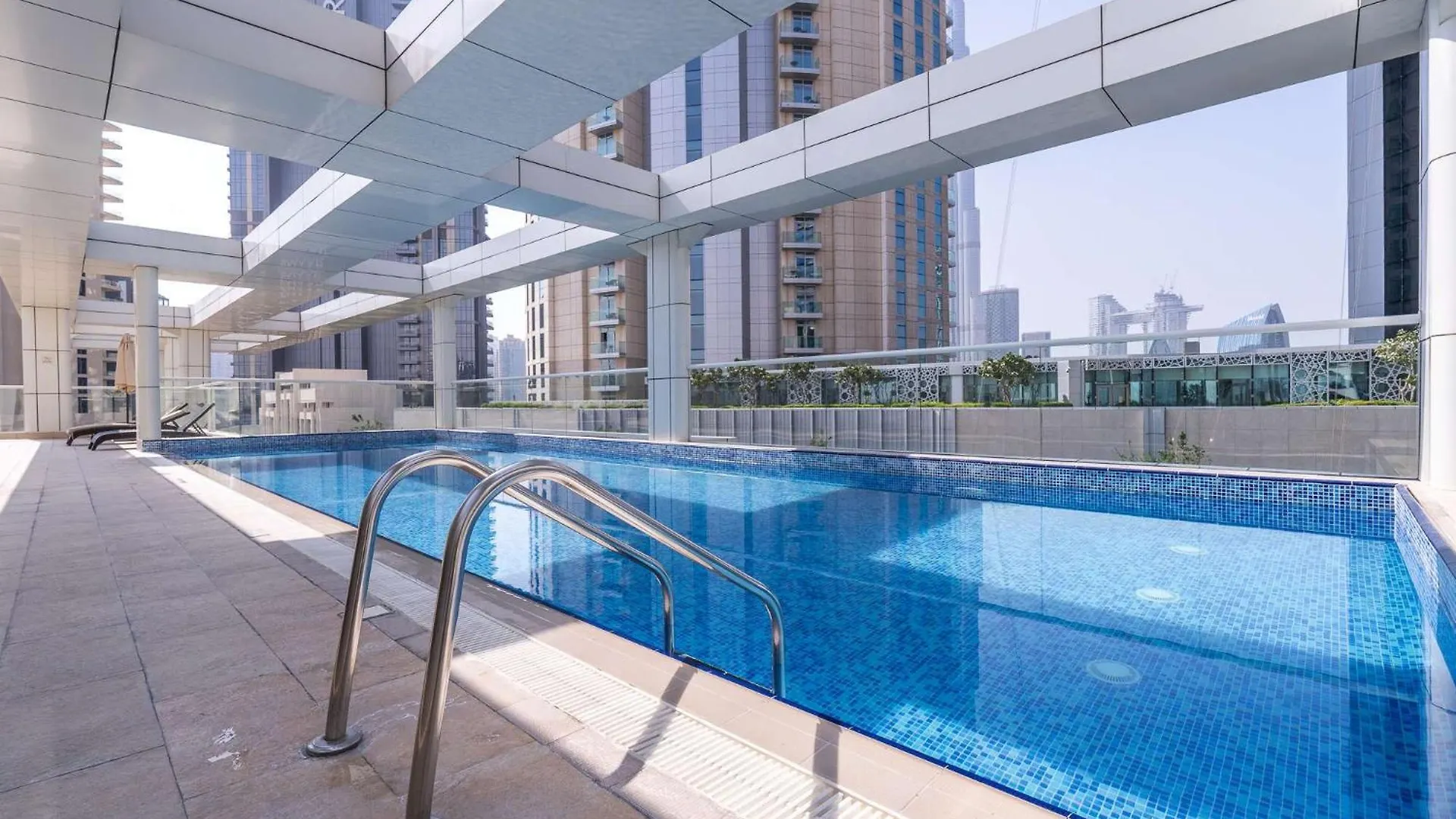 Prestigious 3-Bedroom Apartment With Easy Access In Downtown Dubai 0*,  United Arab Emirates