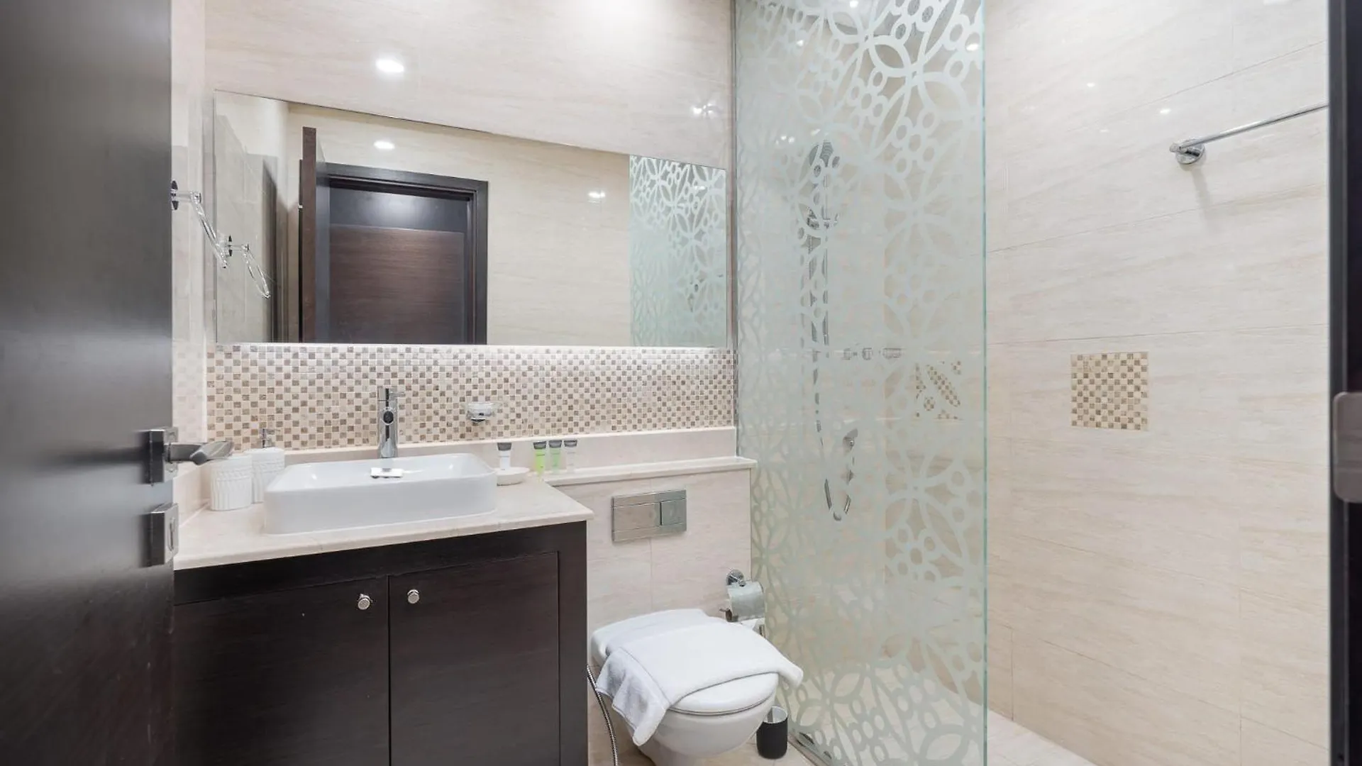 Prestigious 3-Bedroom Apartment With Easy Access In Downtown Dubai