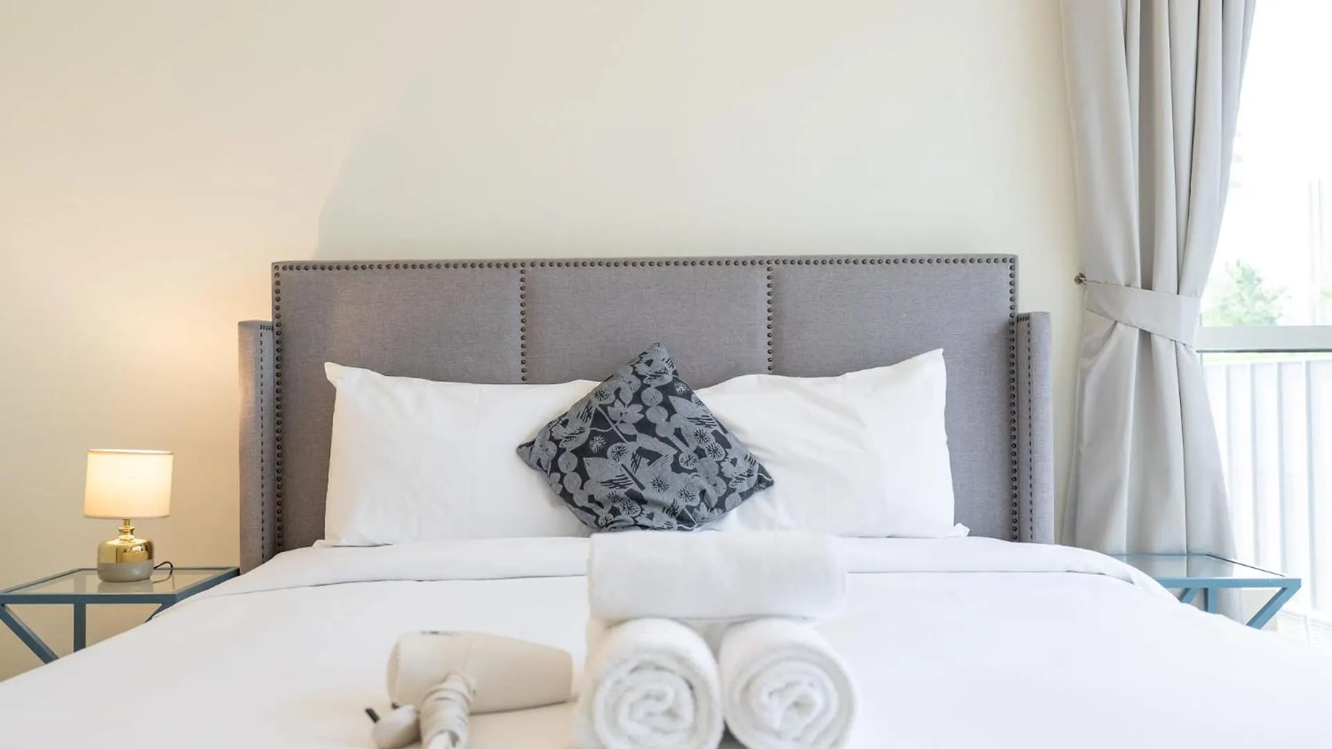 Prestigious 3-Bedroom Apartment With Easy Access In Downtown Dubai