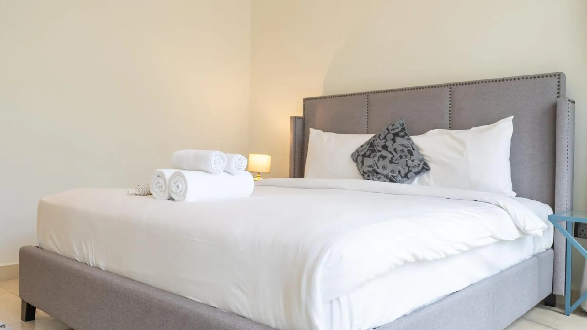 Prestigious 3-Bedroom Apartment With Easy Access In Downtown Dubai United Arab Emirates