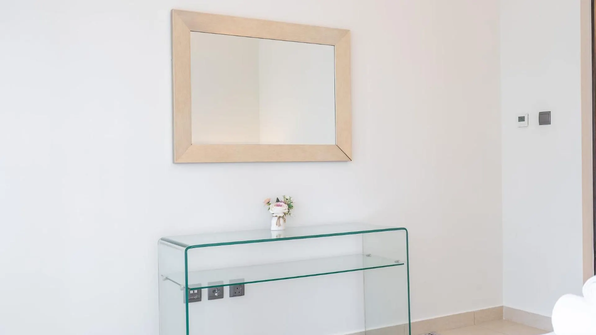 Prestigious 3-Bedroom Apartment With Easy Access In Downtown Dubai