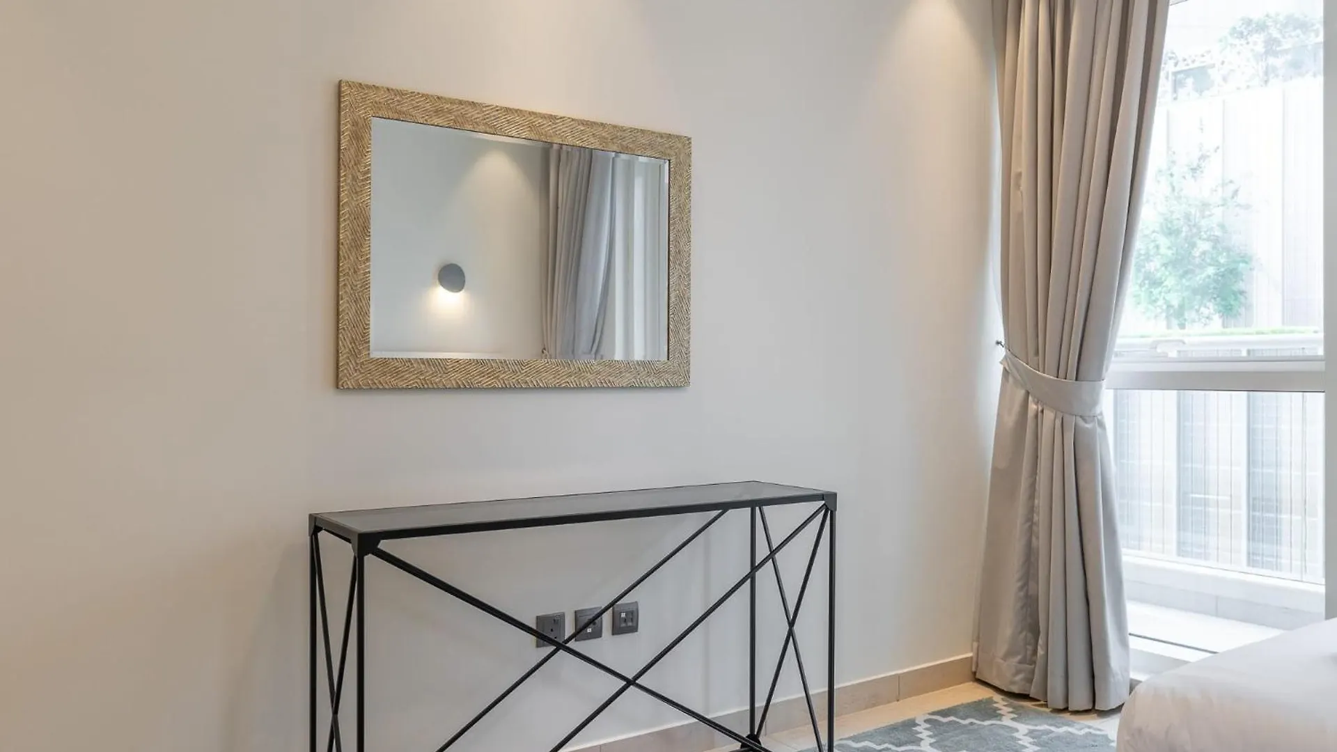 Prestigious 3-Bedroom Apartment With Easy Access In Downtown Dubai 0*,  United Arab Emirates