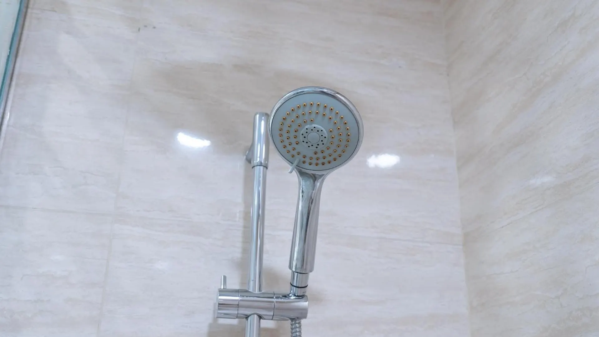 Prestigious 3-Bedroom Apartment With Easy Access In Downtown Dubai