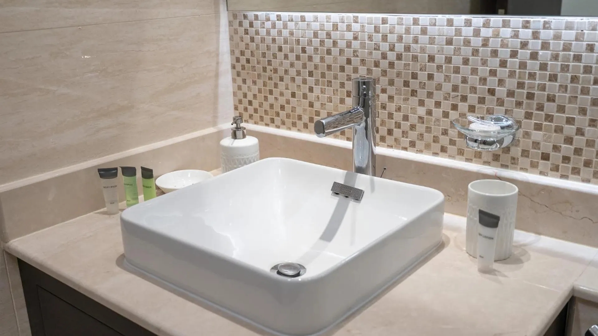 Prestigious 3-Bedroom Apartment With Easy Access In Downtown Dubai