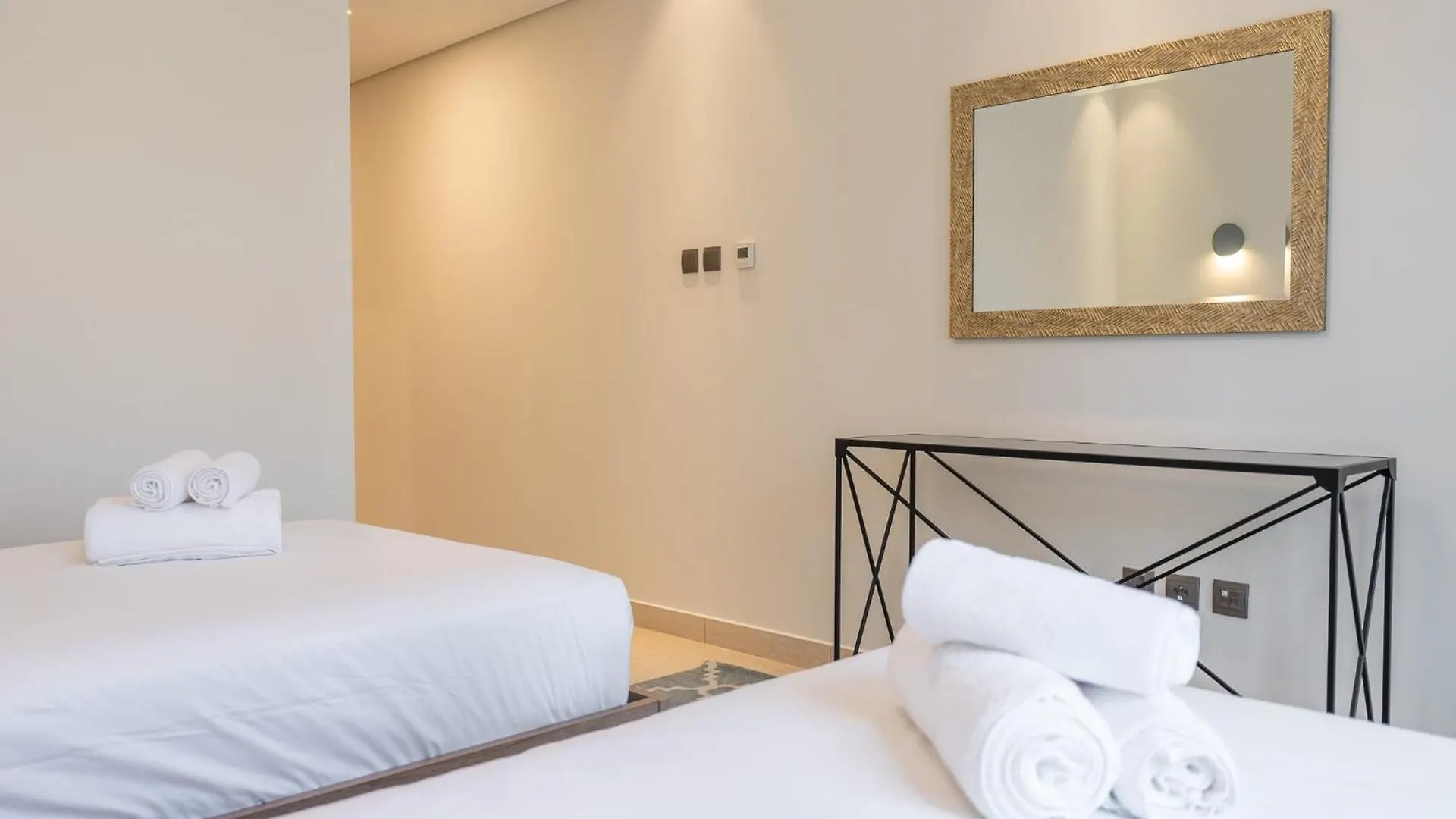 Prestigious 3-Bedroom Apartment With Easy Access In Downtown Dubai